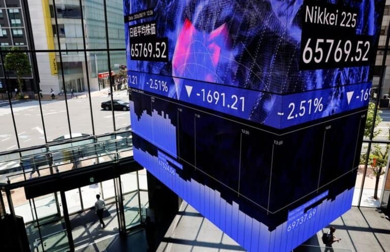 Asian Stocks Edge Up as Chip Selloff Eases Before US CPI