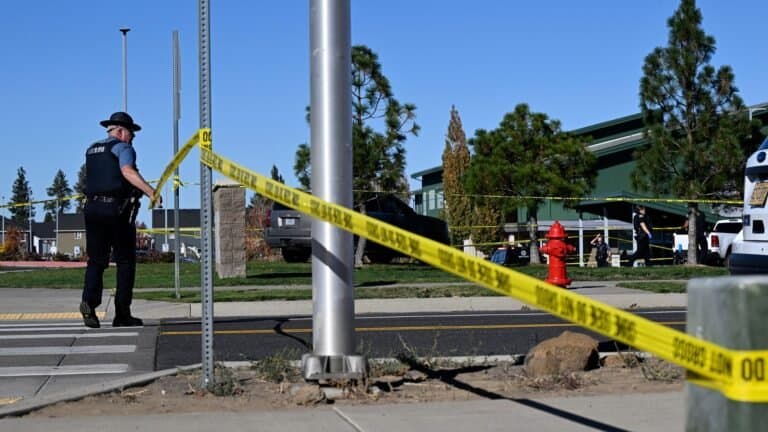 Oregon school shooting: four killed, gunman shot dead