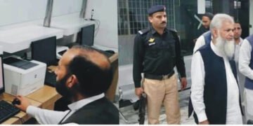 کمشنر میرپورکامحکمہ مال کھوئیرٹہ کے کمپیوٹرائزڈ لینڈ ریکارڈ سنٹر کا دورہ