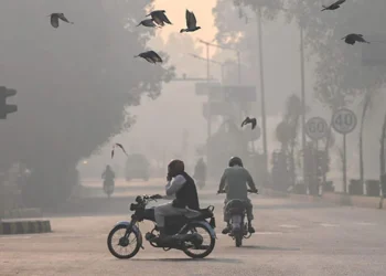 Lahore’s AQI soars above 1,000 once more, leaving residents grappling with dense, choking smog.