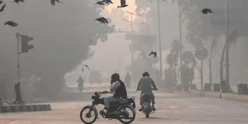 Lahore’s AQI soars above 1,000 once more, leaving residents grappling with dense, choking smog.