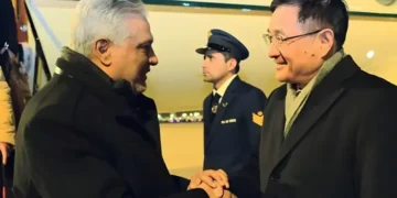 Ishaq Dar Discusses CPEC Projects with Chinese Leadership